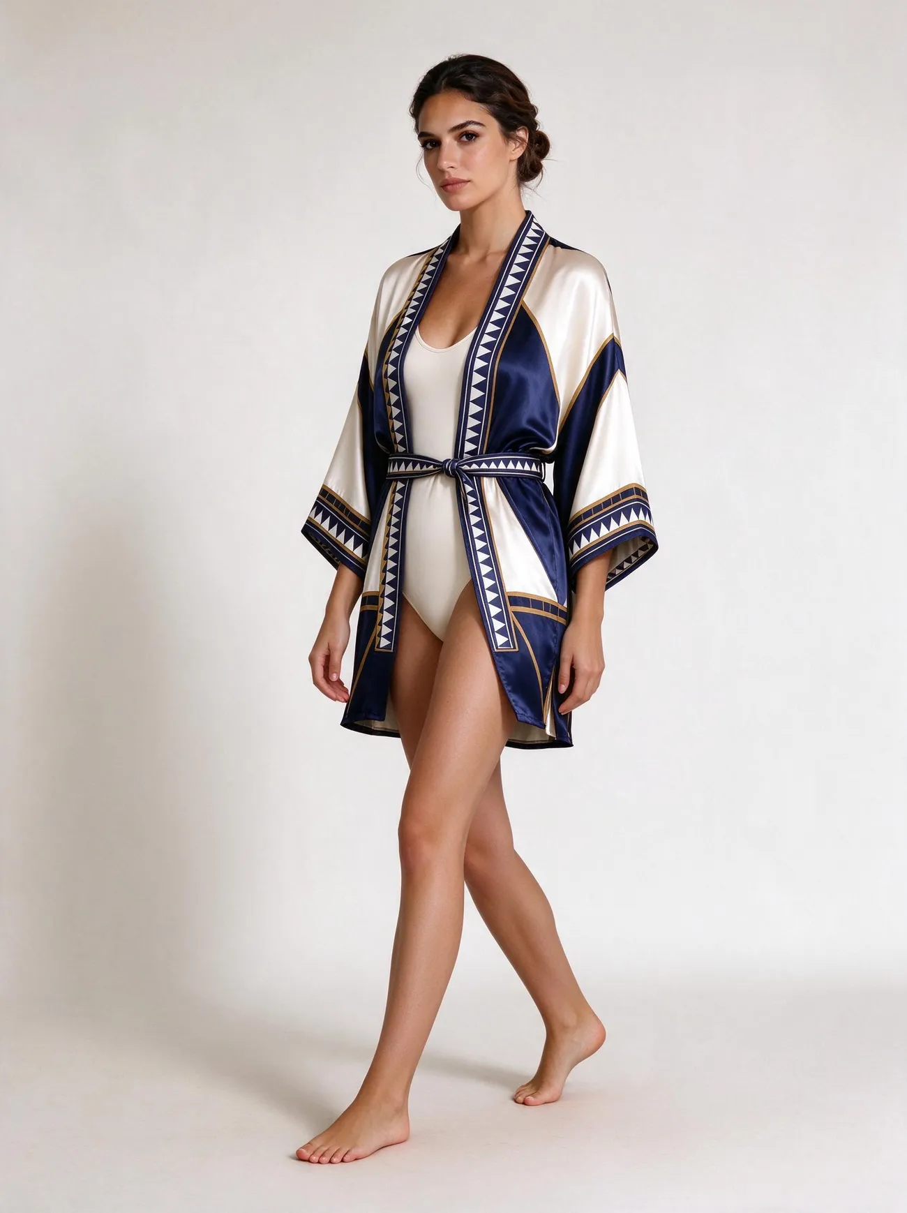 Ramatuelle kimono, short · in movement